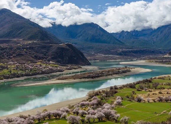 14. Shigatsé Lhassa