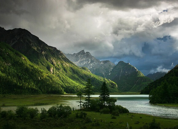 Montagne et rivière